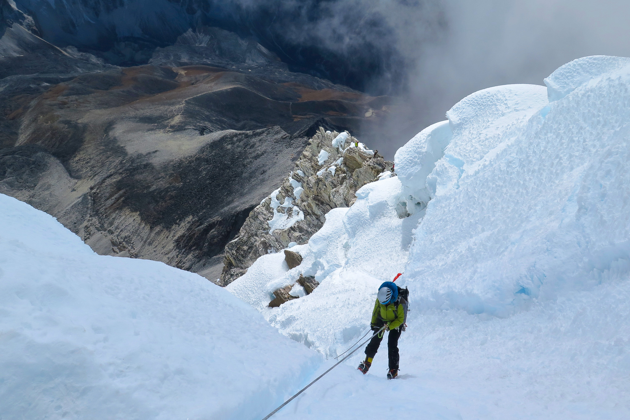 Descente verticale de l'Ama Dablam au Népal