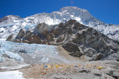 Camp de base du Makalu © Serge Bazin