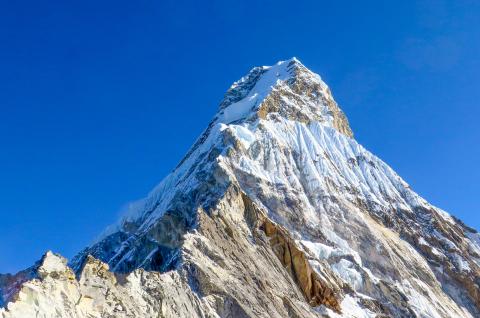 Pyramide sommitale de l'Ama Dablam au Népal