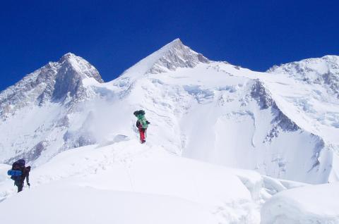 Expédition au Gasherbrum 2