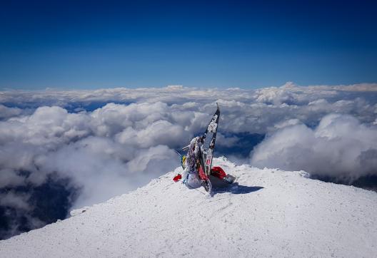 Ascension du sommet de l'Ebrouz dans le Caucase
