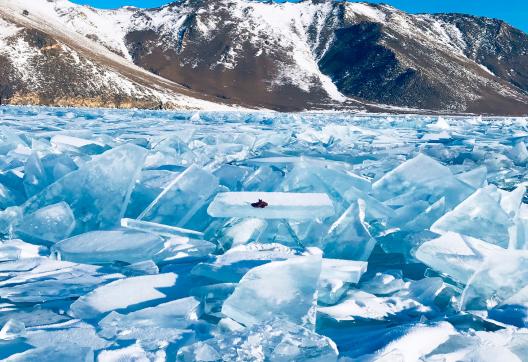 Voyage d'aventure et glace brisée au lac Baïkal