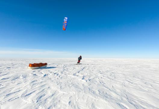 Voyage et snowkite avec pulka sur la traversée sud-nord du Groenland