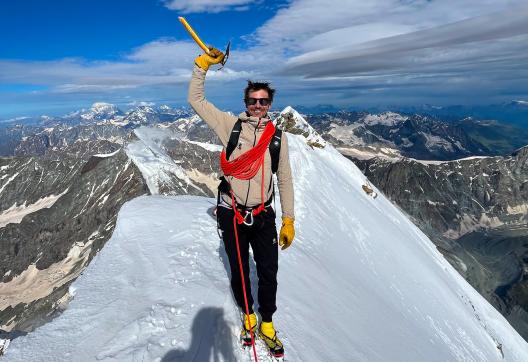 Ascension du Cervin à 4478 mètresdans les Alpes