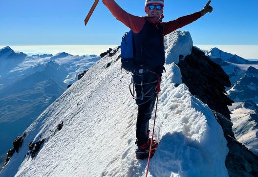 Ascension du Cervin à 4478 mètresdans les Alpes