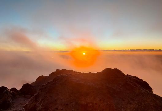 Coucher de soleil sur le mont Mawenzi Ascension du Kilimandjaro à 5895 mètres en Tanzanie