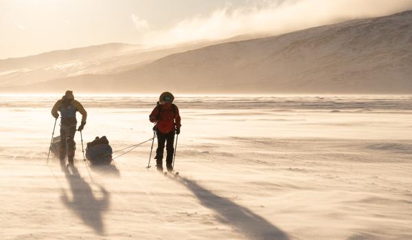 Skieurs sur l'Arctic Circle Trail au Groenland