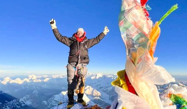 Yorick Vion au sommet de l'Everest à 8848 mètres