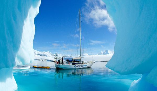 Voilier Belgica en péninsule Antarctique