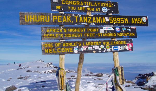 Au sommet du Kilimandjaro à 5895 mètres