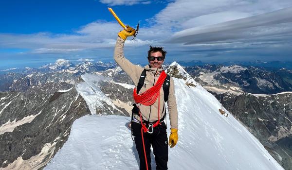 Ascension du Cervin à 4478 mètresdans les Alpes