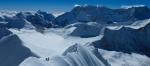 Alpinistes sur l'arête du Baruntse au Népal à 7120 mètres