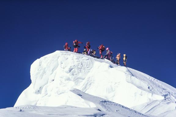 Participants au sommet de l'Everest à 8849 mètres