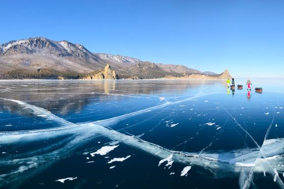 Expédition hivernale sur le lac Baïkal en Russie