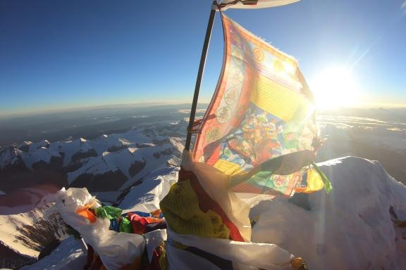 Ascension de l'Everest à 8849 mètres par le versant sud népalais