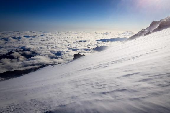 Alpinisme par le versant nord de l'Elbrouz en Russie