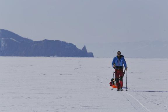 Expédition et ski pulka au lac Baïkal
