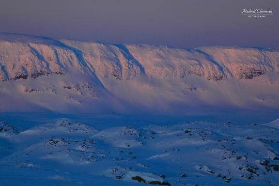 Voyage d'aventure avec un paysage hivernal en Norvège
