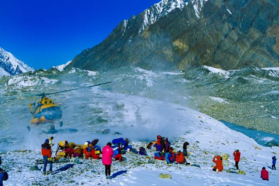 Expédition avec une dépose sur le glacier d'Inyltchek au Khan Tengri au Kirghizistan