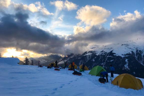 Voyage et bivouac du groupe au stage de préparation à une expédition polaire