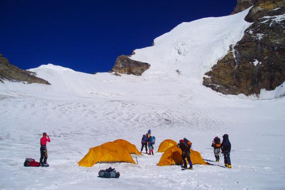 Expédition et départ du camp lors de l'ascension du Kun au Ladakh