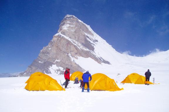 Voyage d'aventure avec un camp lors de l'acclimatation du Kun au Ladakh