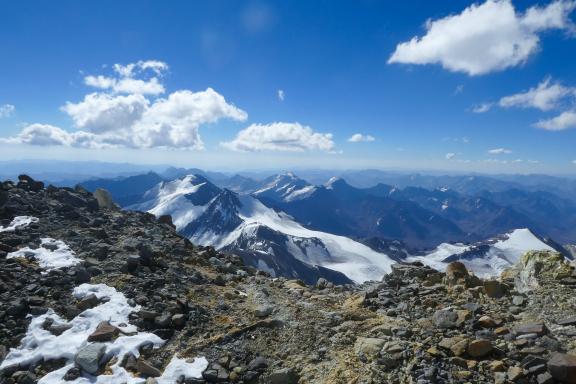 Ascension de l'Aconcagua et vue sur des sommets