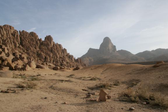 Voyage avec formations rocheuses de l'Atakor